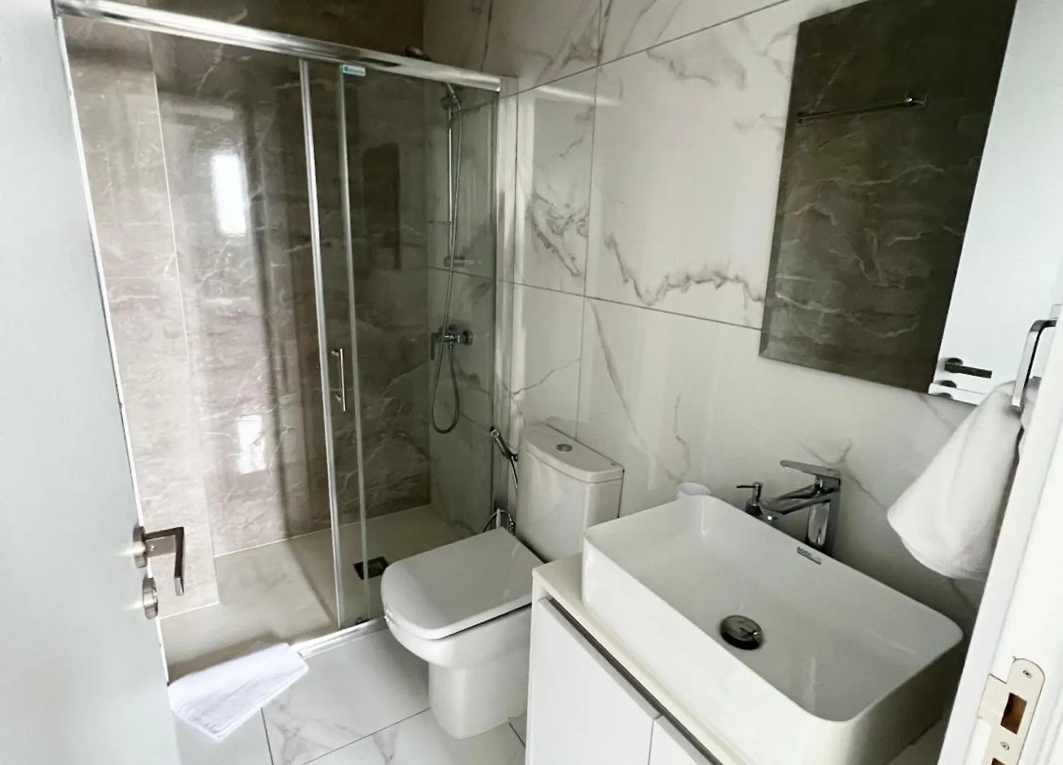 Azul Marina Apartment Larnaca